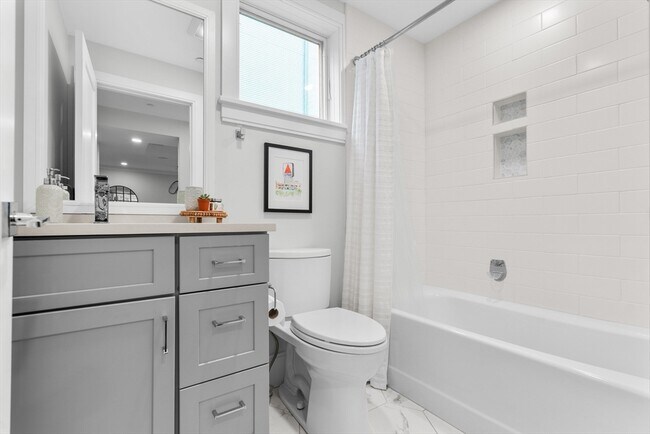 Building Photo - 10-14-14 Sydney St