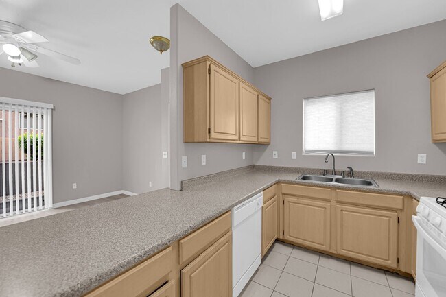 Building Photo - 5650 E Sahara Ave