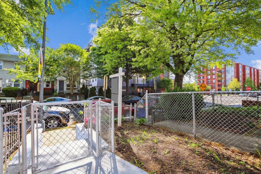 Building Photo - 1110 3rd St NE