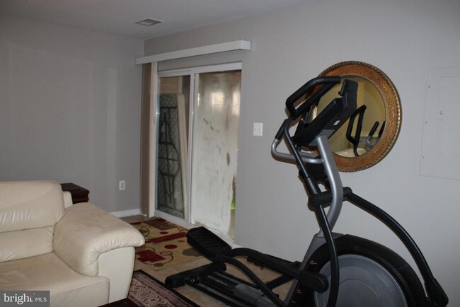 Building Photo - 14186 Hunters Run Way