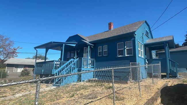 Building Photo - 1724 NE Klamath Ave
