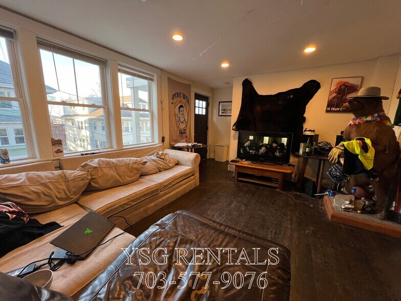 Building Photo - 24 Sunset St