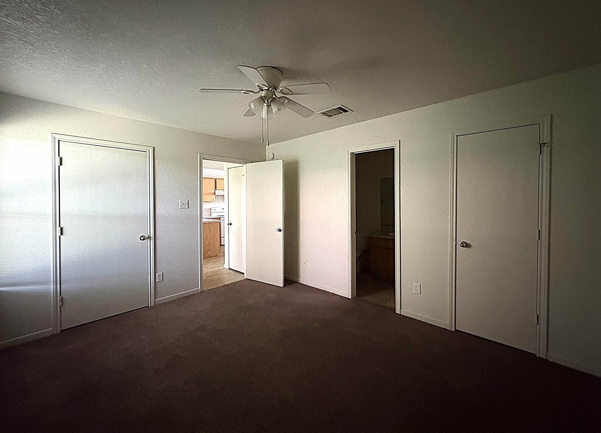 Building Photo - 2111 Jennifer Dr