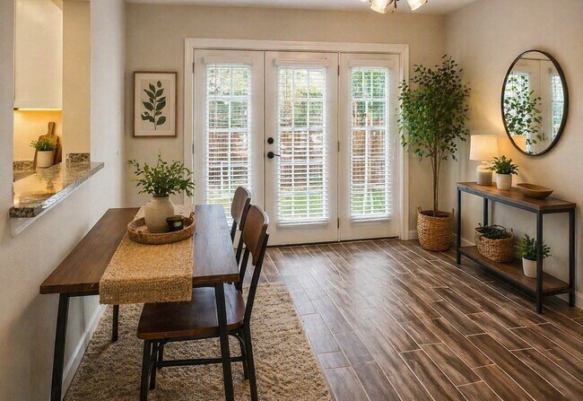 Building Photo - 12913 Trail Hollow Dr
