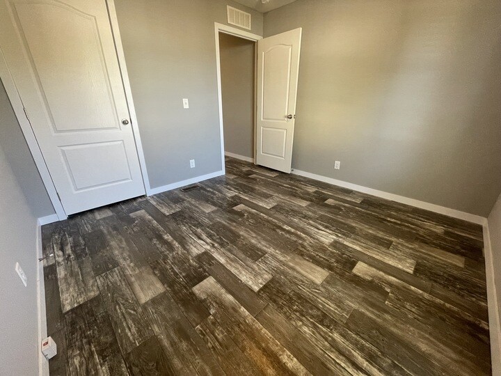 Building Photo - 38033 Ducharme Dr