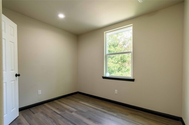 Building Photo - 8433 Lenore St