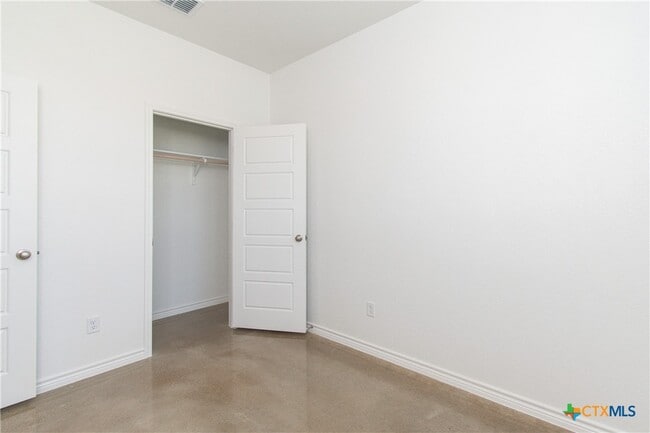 Building Photo - 3907 American Elm Dr