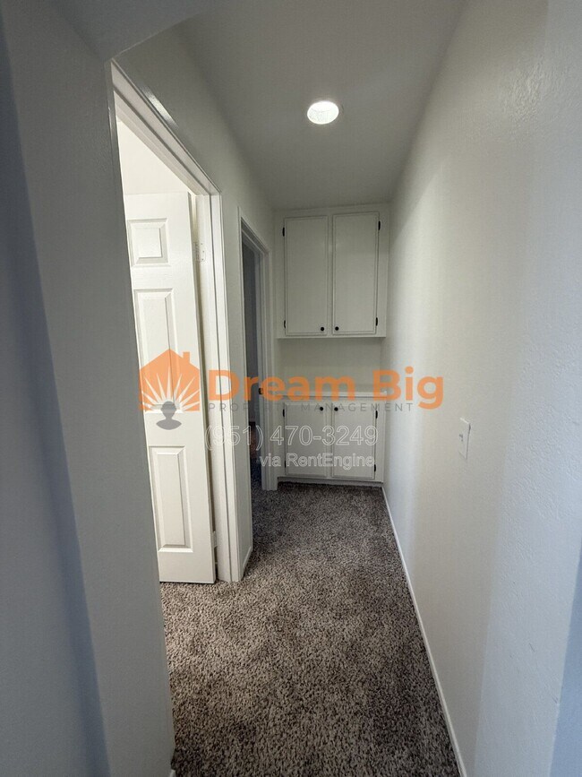 Building Photo - 1585 Stoneykirk Dr