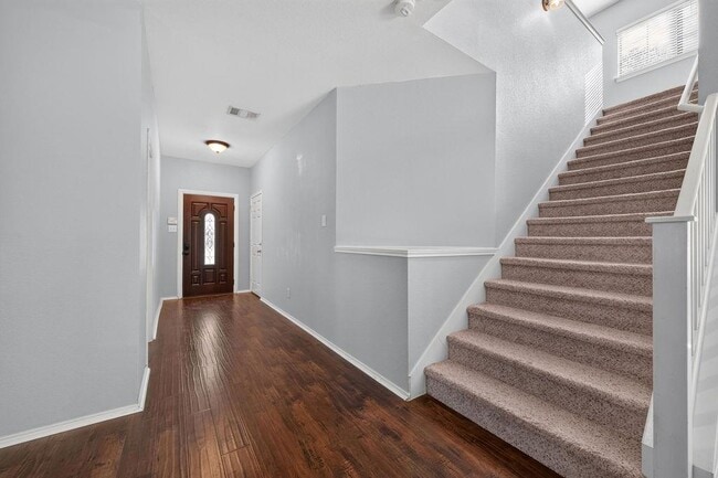 Building Photo - 2200 Ezra Ct