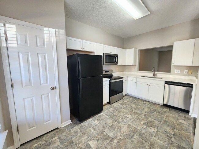 Building Photo - 2 Bedroom Townhome in Matthews!!