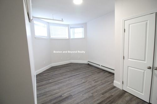 Building Photo - 95 Park Dr