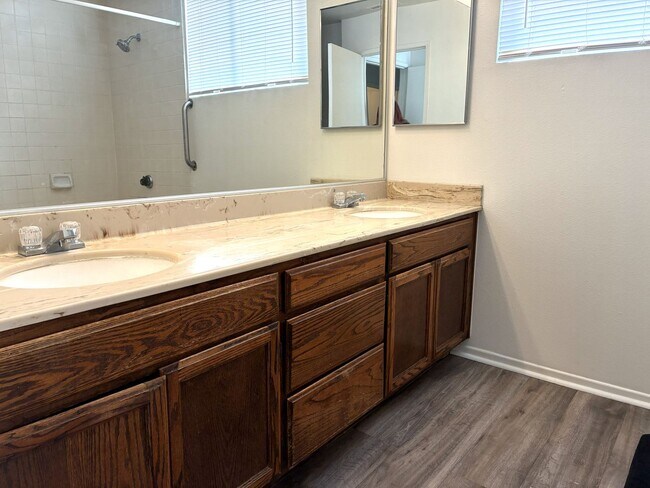 Building Photo - GREAT NEIGHBORHOOD IN RIALTO HILLS 4BED+2BATH