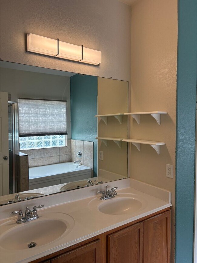 Building Photo - Beautiful home in Town Creek Village - Cibolo