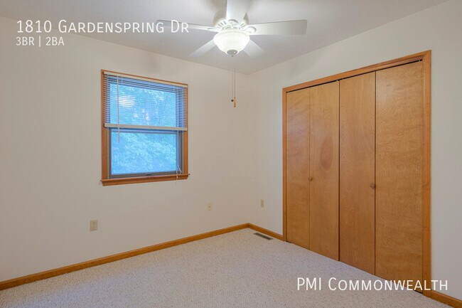 Building Photo - 3 Bed / 2 Bath Single Family (Available 7/...