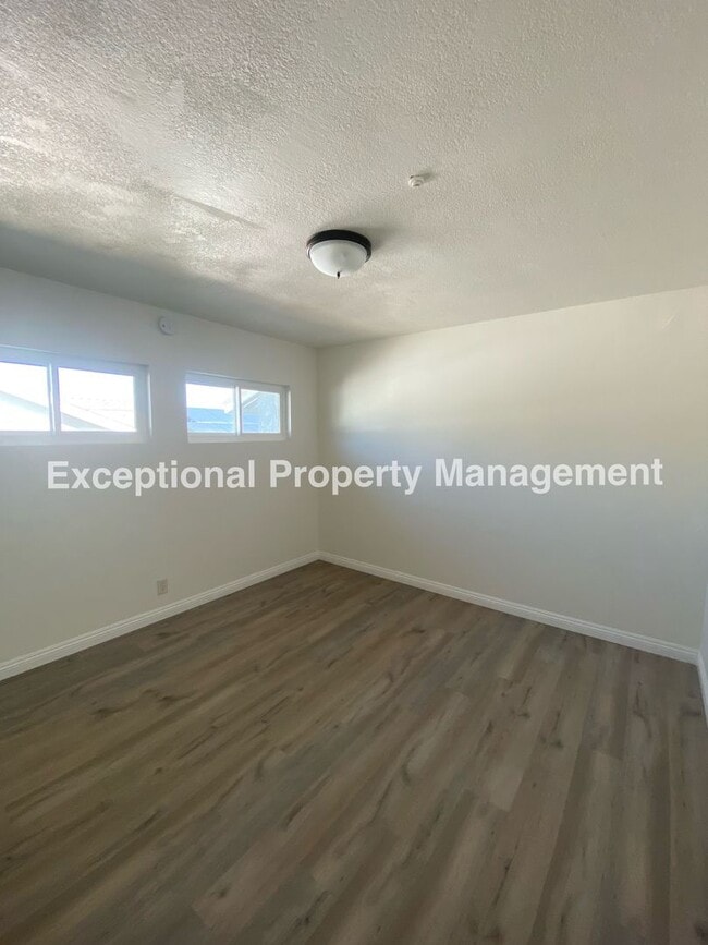 Building Photo - Great 4 bedroom 2 bath single story home