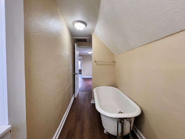 Building Photo - 2807 Chestnut St
