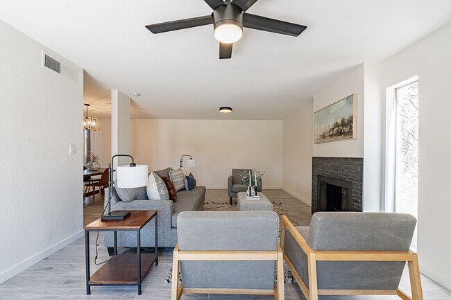 Building Photo - Live in luxury in this Scottsdale condo!
