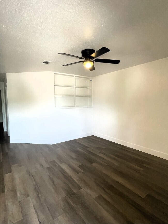 Building Photo - 741 James St