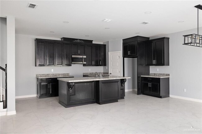 Building Photo - 11 N Crown Ln