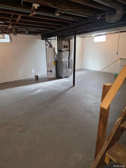 Building Photo - 240 S Shirley St