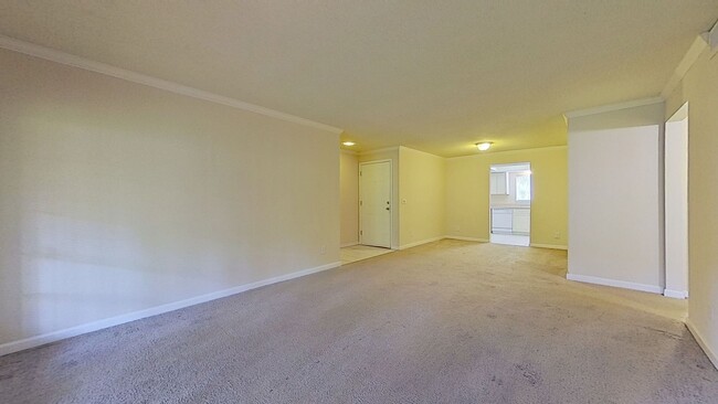 Building Photo - MOVE IN SPECIAL $500 OFF FIRST MONTH'S REN...