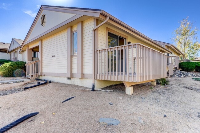 Building Photo - Condo in Montana Villas!