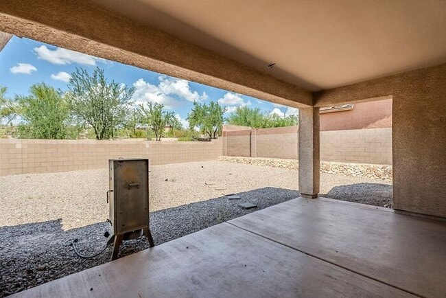 Building Photo - Bright & Airy 4-Bedroom in Willow Ridge Co...