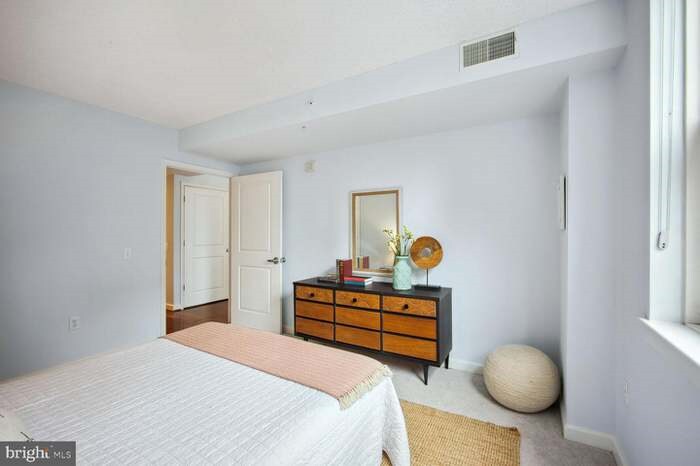 Building Photo - 880 N Pollard St