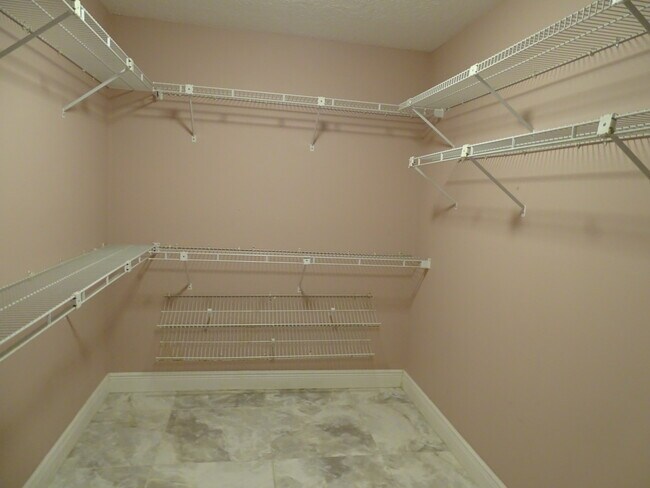 Master Bdrm-Walk-in Closet - 6325 Winding Lake Dr