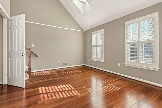 Building Photo - 8015 Merry Oaks Ln