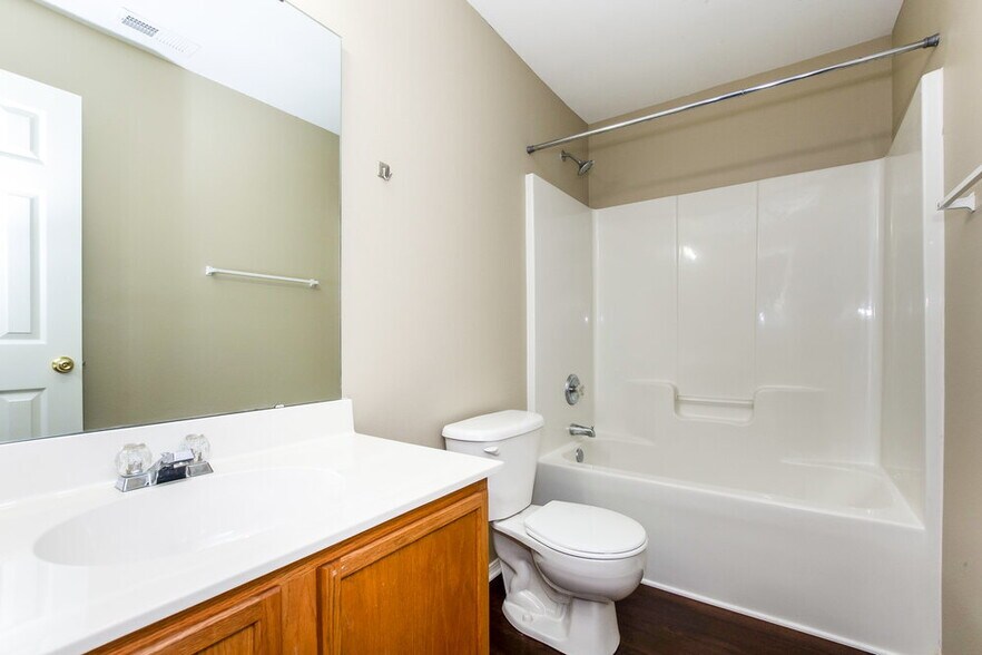 Building Photo - 1928 Slumber Oaks Ct