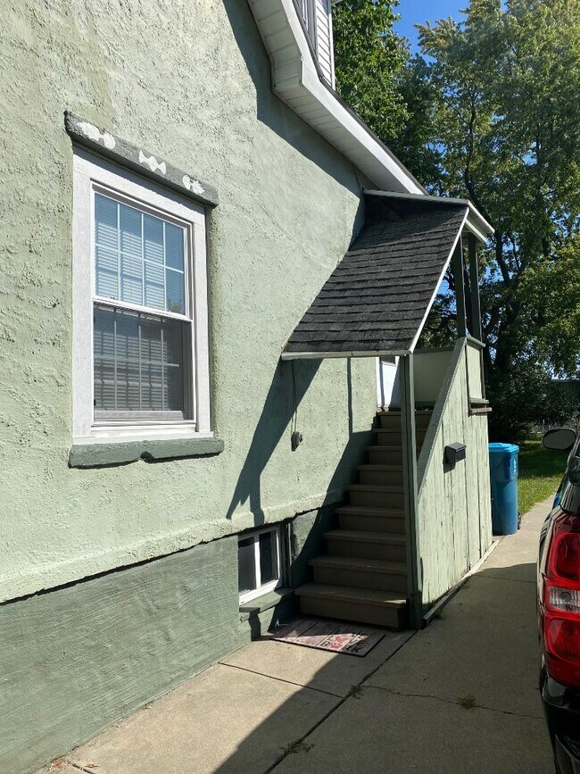 Building Photo - 1038 Madison St