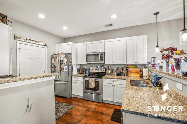 Building Photo - 332 Dante Cir