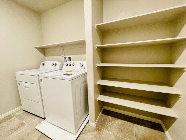 Building Photo - 4 Bd, 3 Bth, Newer Home, Granite Countertops and Entertainer’s Dream!