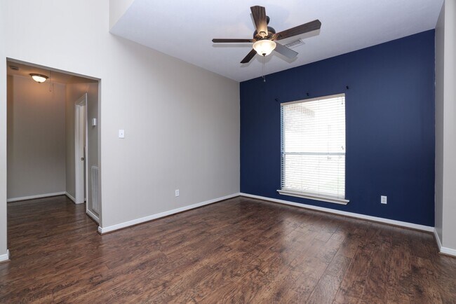 Building Photo - 105 Lawrence Marshall Dr