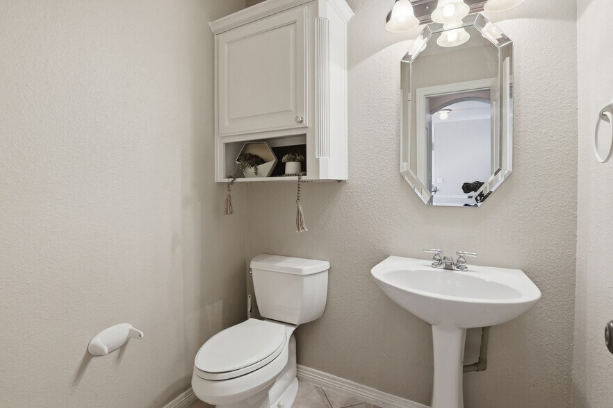 Building Photo - 1101 Countryhill Dr