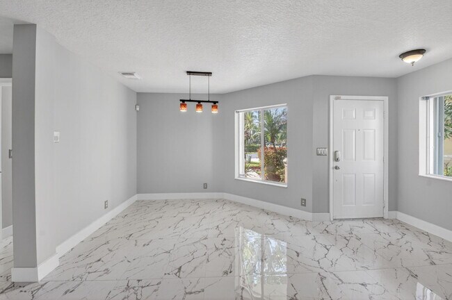 Building Photo - 1728 Arezzo Cir