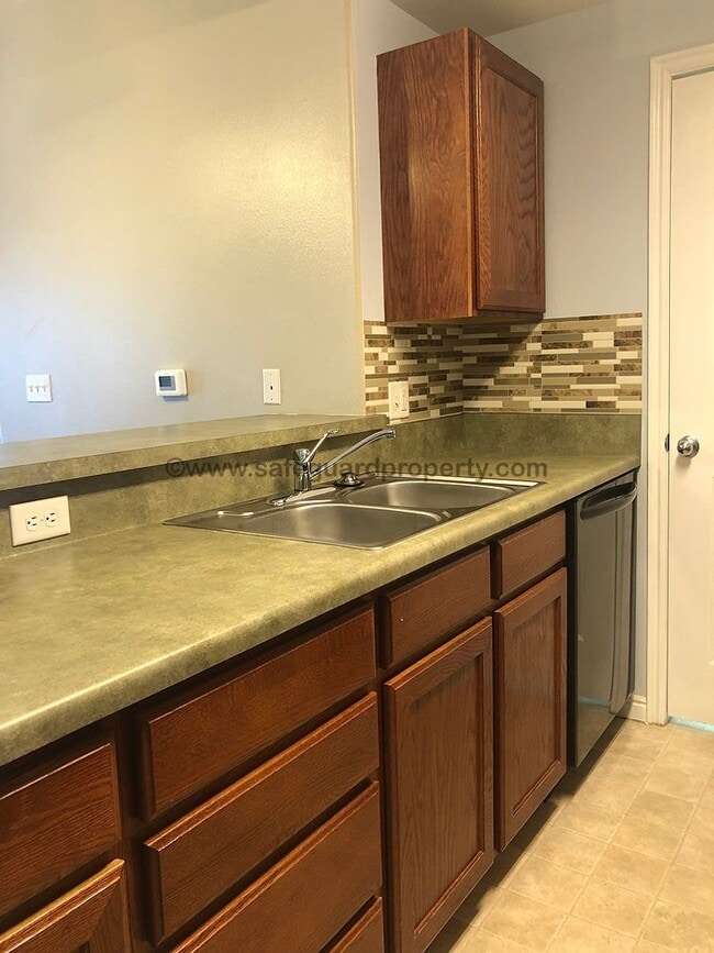 Building Photo - Fabulous 2 Bedroom Condo in Sandy