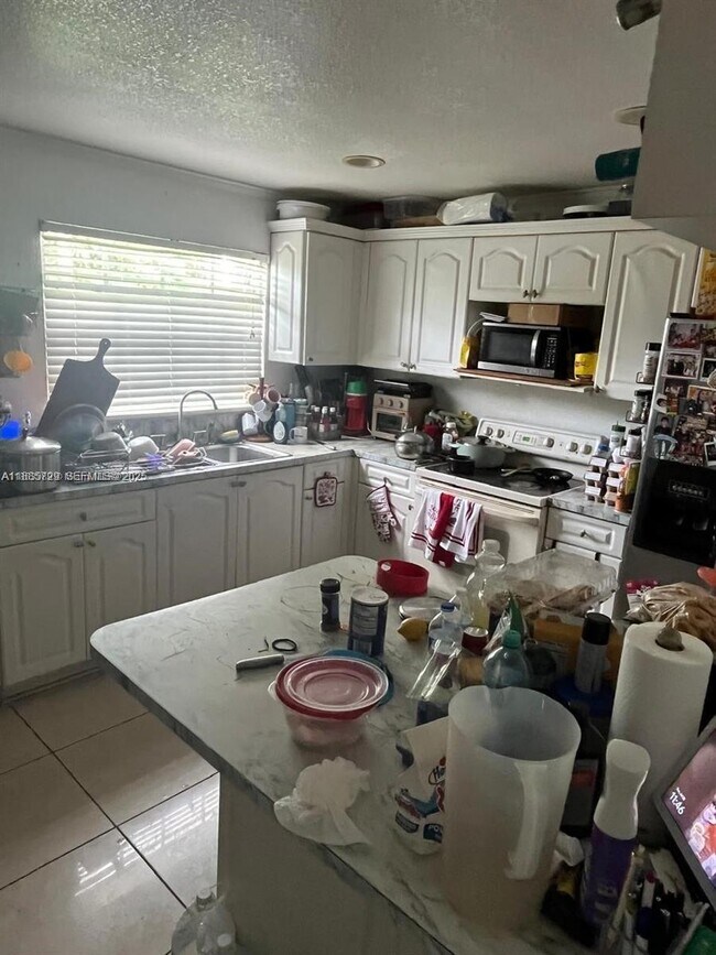 Building Photo - 1178 NW 105th Terrace