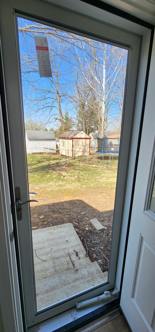 Building Photo - Oldham County Beauty!  Completely Renovated!  ALL NEWer Appliances!  ALL NEWer Flooring & Paint! ...