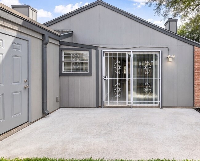 Building Photo - 5815 Village Forest Ct