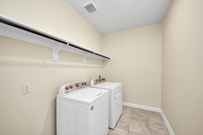 Building Photo - 24654 Greenwood Bay Dr