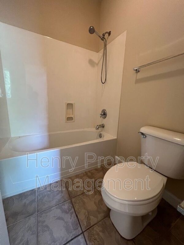 Building Photo - 1905 Old London Way