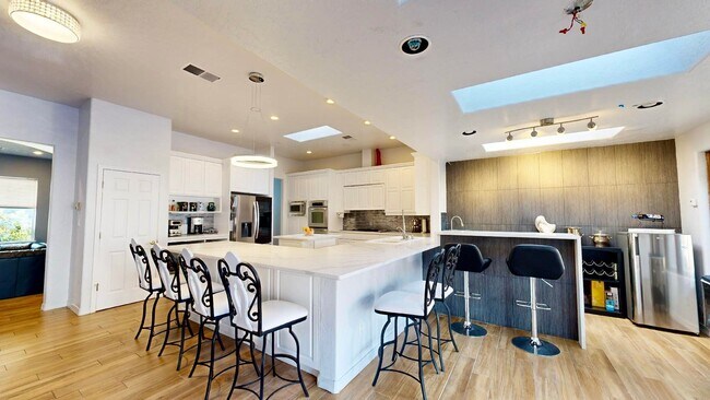 Building Photo - Move in Special Luxury 4 bedroom 4.5 bathr...