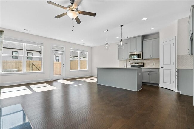 Building Photo - 64 Auburn Wds Dr