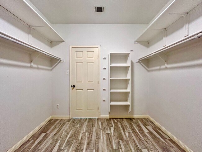 Building Photo - 13012 Kenswick Dr