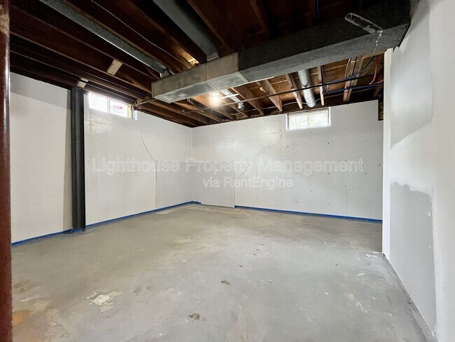 Building Photo - 818 Delray Ave SE