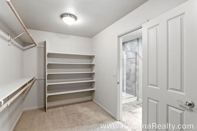 Building Photo - Gorgeous 6 BD* 3 BA* Single Family Home Located In Charming Arbor Meadows In Portland! **Minutes ...