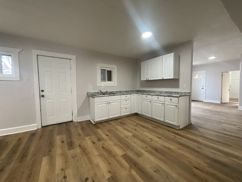 Building Photo - 4628 Oakley Ave