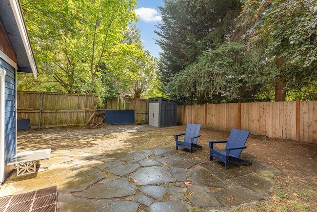 Building Photo - 3 bedroom 1.75 bath House